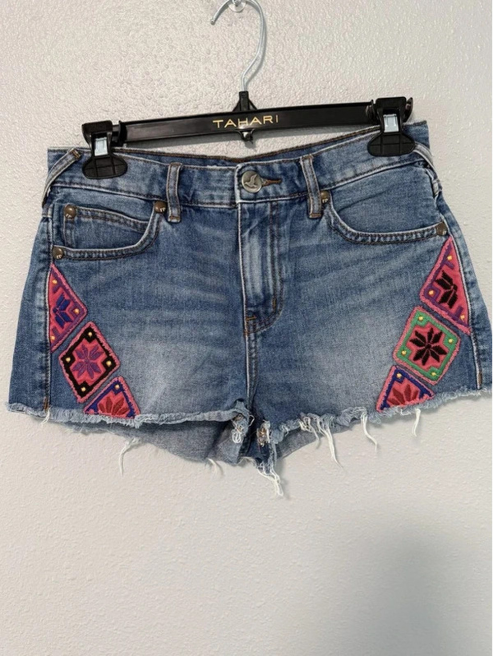 #6034 Free People Embroidered Denim Cutoff Shorts Size 26